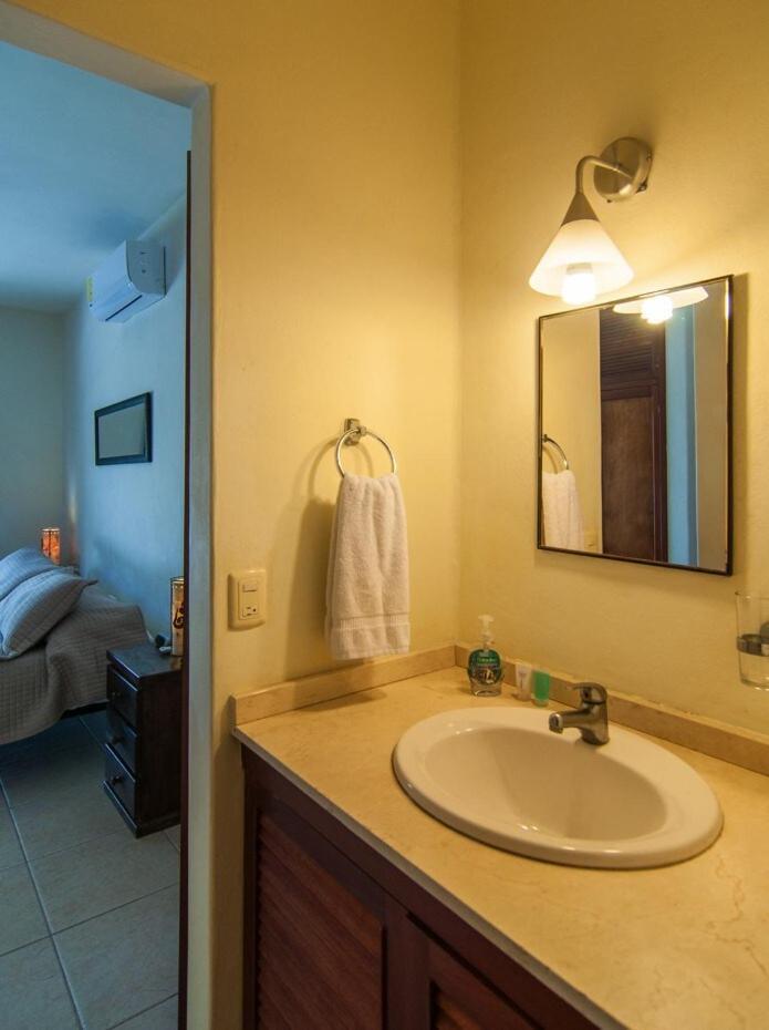 Lovely 4 Bedroom In The Heart Of Downtown * Playa del Carmen